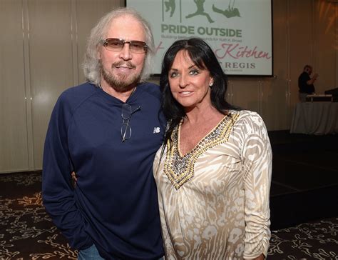 barry gibb wife.
